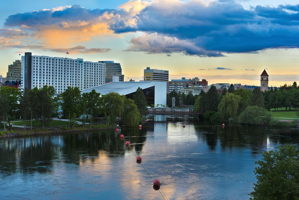 Oxford Suites Spokane Downtown Buitenkant foto