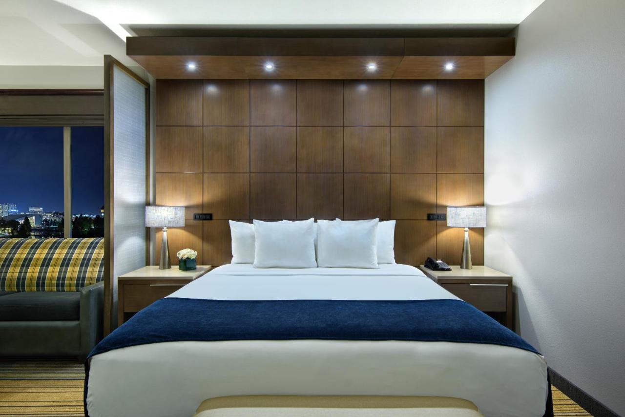 Oxford Suites Spokane Downtown Buitenkant foto
